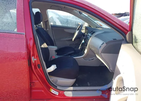 2010 Toyota Corolla z USA, uszkodzony, nr VIN 2T1BU4EE2AC316483